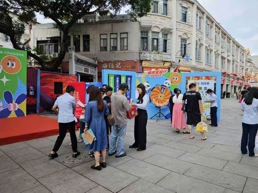 浦发银行厦门积极开展反假货币宣传