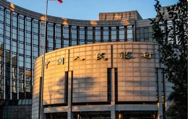 央行启用新货币工具，不是直接印钱发货币，而是叫买断式逆回购