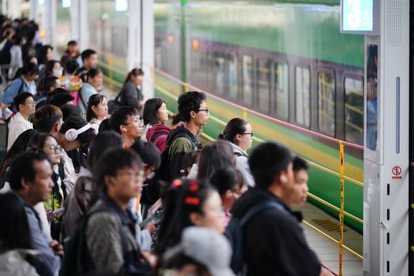 符洁文：火车票为何难买？12306与抢票软件的斗智斗勇史
